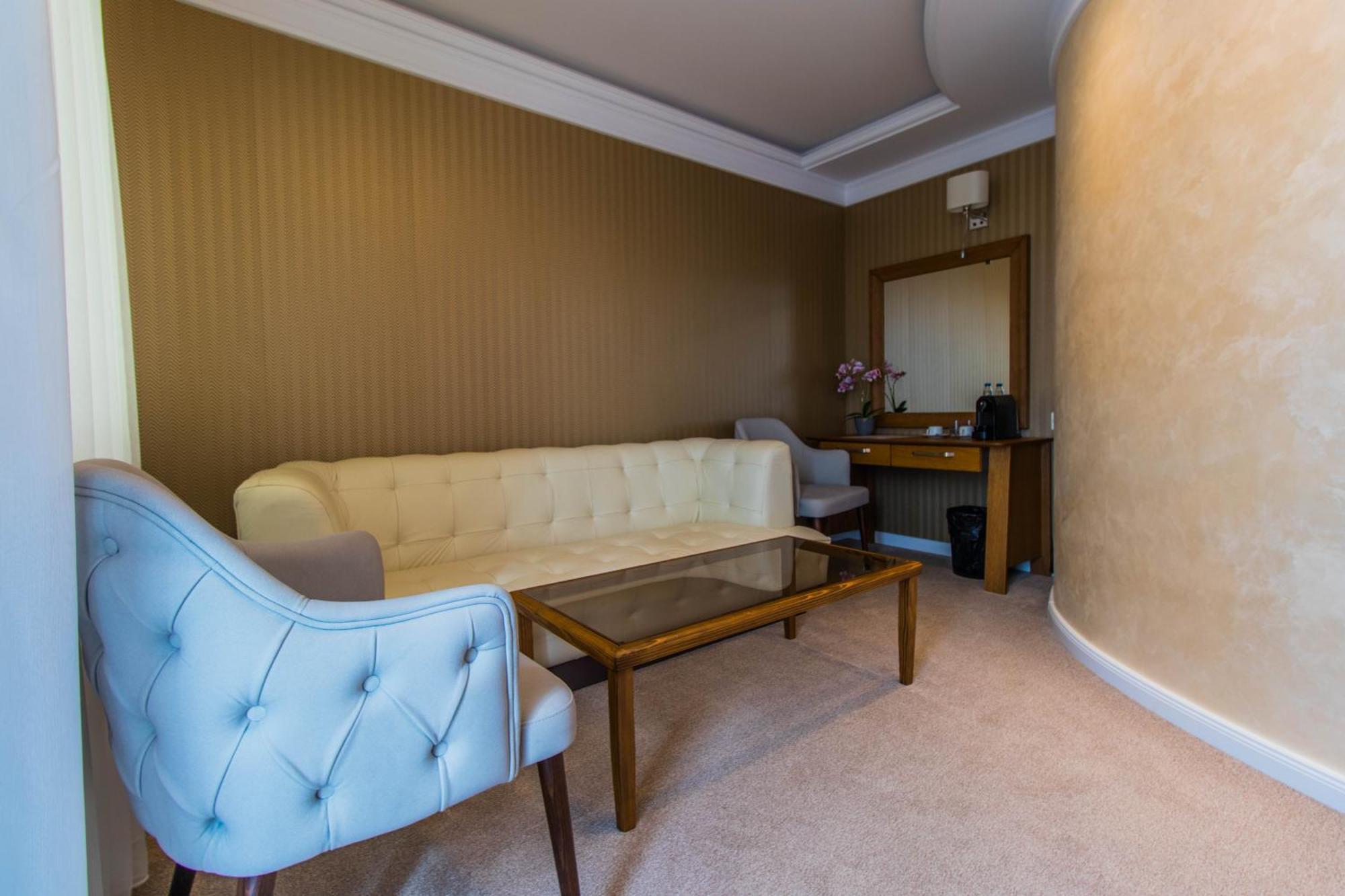 Hotel Bohemi Haskovo Luaran gambar